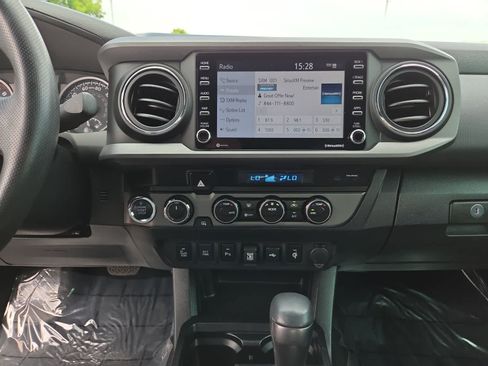 Used 2022 Toyota Tacoma TRD Off-Road w/ Technology Package AWD/4WD image 24