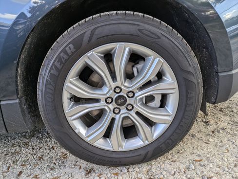 Used 2024 Ford Edge SE image 11