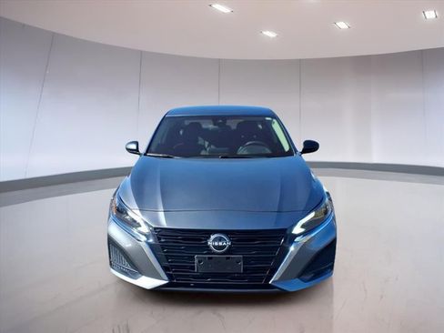 Used 2024 Nissan Altima 2.5 SV image 8