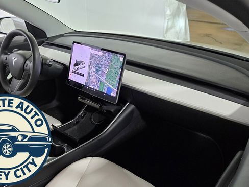 Used 2020 Tesla Model 3 Long Range image 28