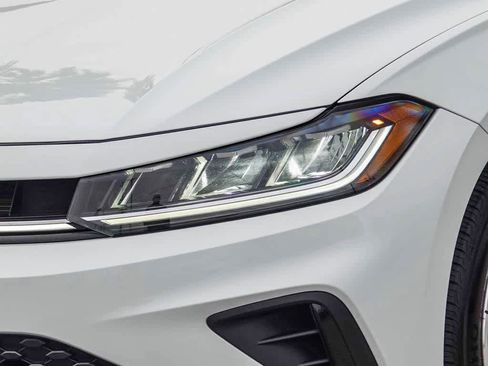 Used 2025 Volkswagen Jetta Sport image 8