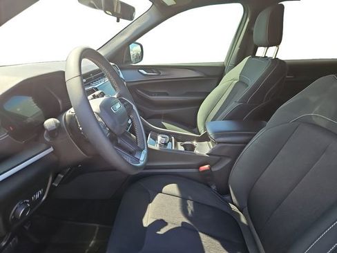 Used 2025 Jeep Grand Cherokee L Laredo w/ Luxury Tech Group I image 9