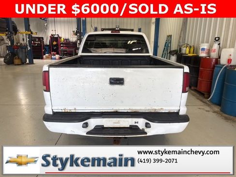 Used 2000 Chevrolet S10 Pickup LS w/ Preferred Equipment Group image 5
