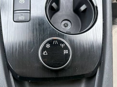 Used 2025 Nissan Rogue SV AWD/4WD image 18