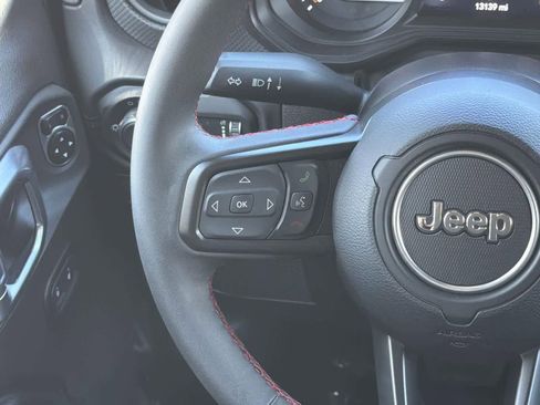 Used 2024 Jeep Wrangler Unlimited Rubicon w/ Technology Group image 12