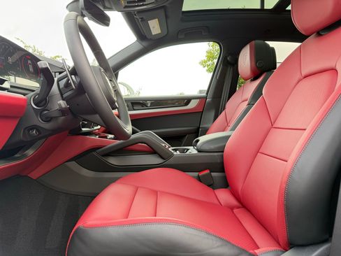 Used 2026 Porsche Cayenne image 13