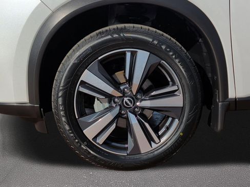 Used 2024 Nissan Rogue SL FWD image 7