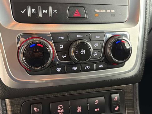 Used 2015 GMC Acadia SLT image 32