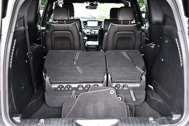 Used 2025 Chrysler Pacifica Limited FWD image 26