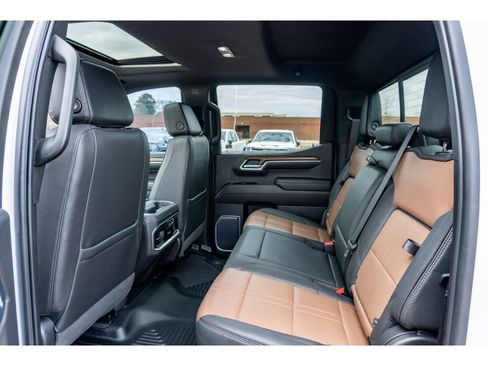 Used 2023 Chevrolet Silverado 1500 High Country w/ Technology Package image 14