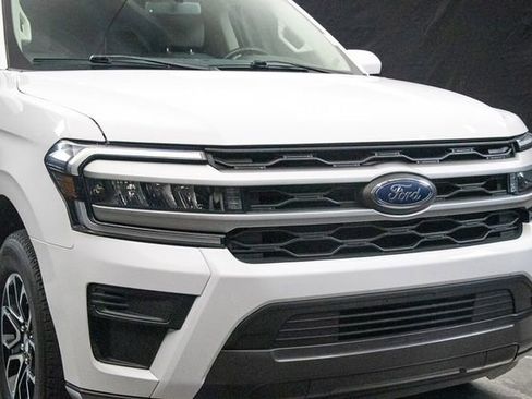 Used 2024 Ford Expedition Max XLT AWD/4WD image 3