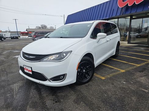 Used 2020 Chrysler Pacifica Touring w/ Cold Weather Group image 2