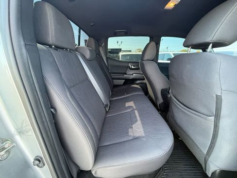 Used 2019 Toyota Tacoma TRD Sport image 19
