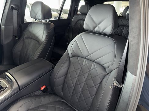 Certified 2025 BMW X7 xDrive40i w/ Executive Package image 33