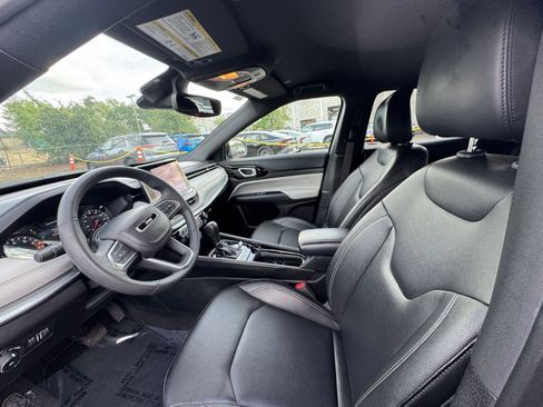 Used 2025 Jeep Compass Limited image 28