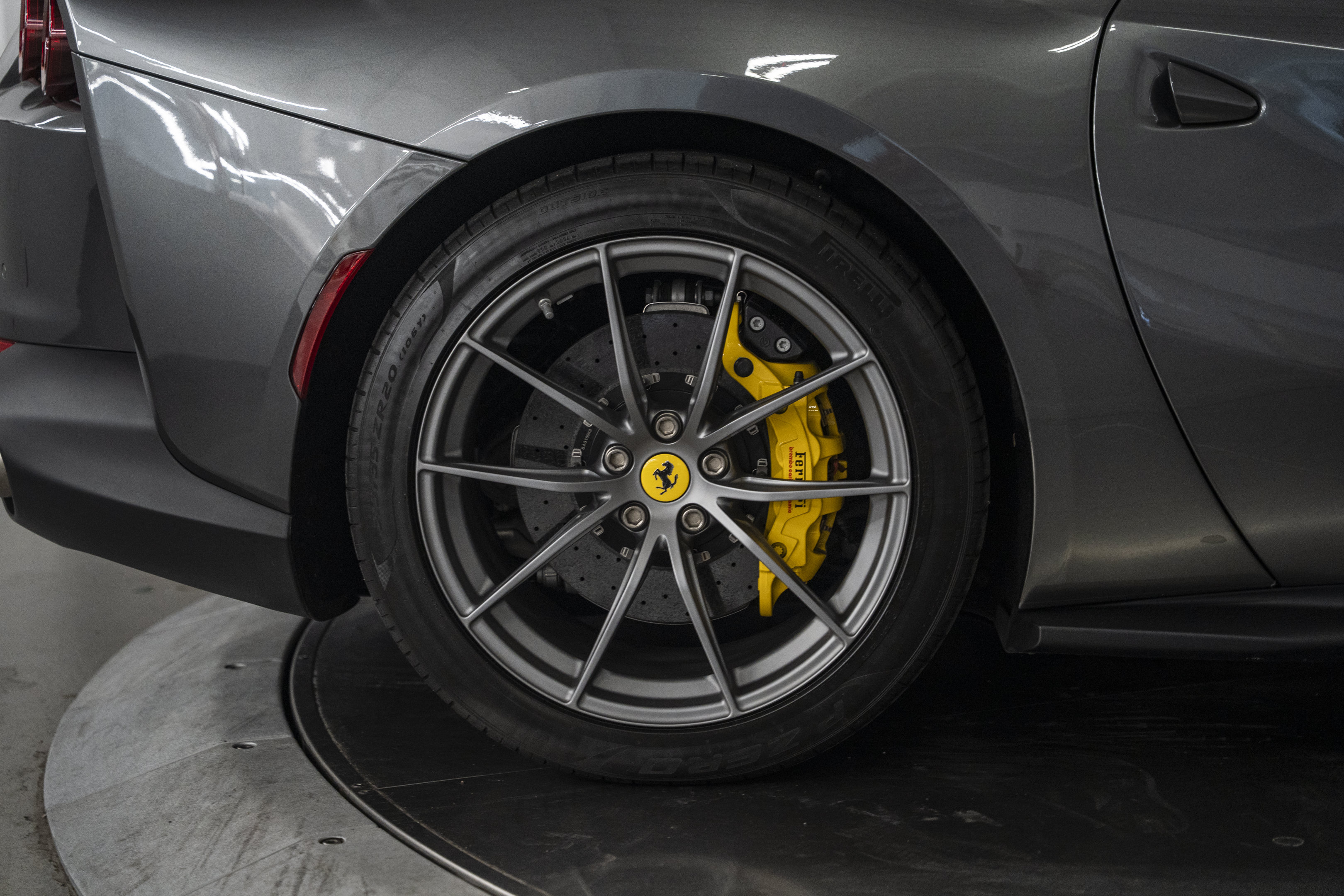 Used 2019 Ferrari 812 Superfast RWD image 12