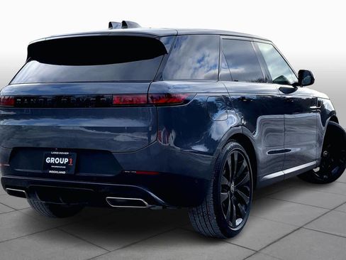 Used 2025 Land Rover Range Rover Sport SE image 12
