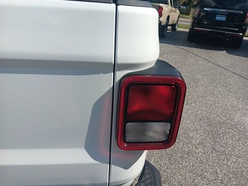 Used 2023 Jeep Gladiator Sport image 12