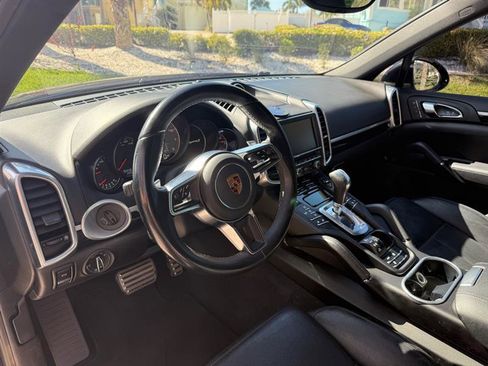 Used 2016 Porsche Cayenne S AWD/4WD image 9