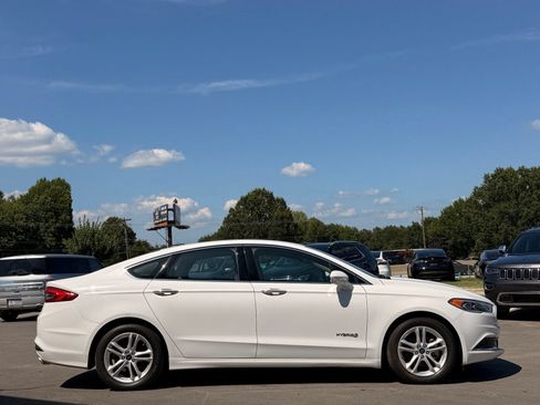 Used 2018 Ford Fusion SE w/ Equipment Group 602A FWD image 7