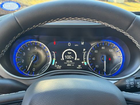 Used 2023 Chrysler Pacifica Touring-L w/ S Appearance Package image 31