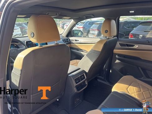 Used 2025 Volkswagen Atlas Cross Sport SE w/ Panoramic Sunroof Package FWD image 11