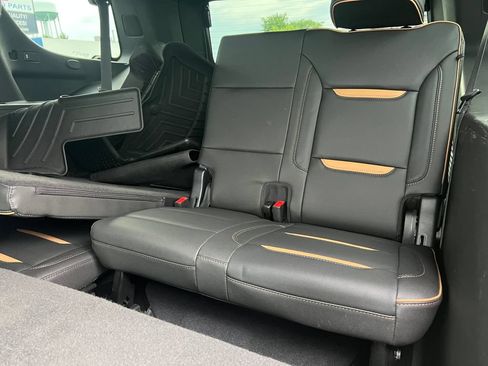 Used 2023 GMC Yukon AT4 w/ AT4 Premium Package AWD/4WD image 18