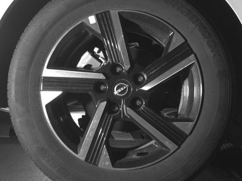 Used 2025 Nissan Sentra SV FWD image 15