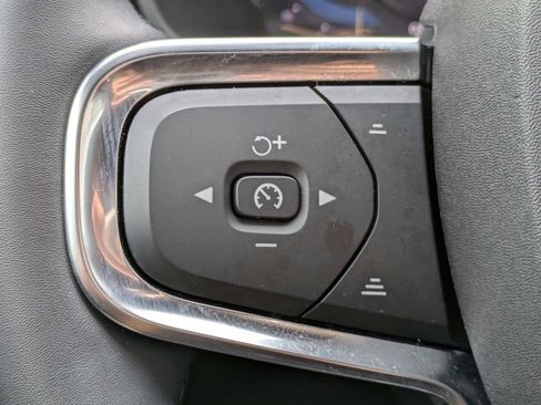 Used 2023 Volvo XC40 Recharge Core image 33