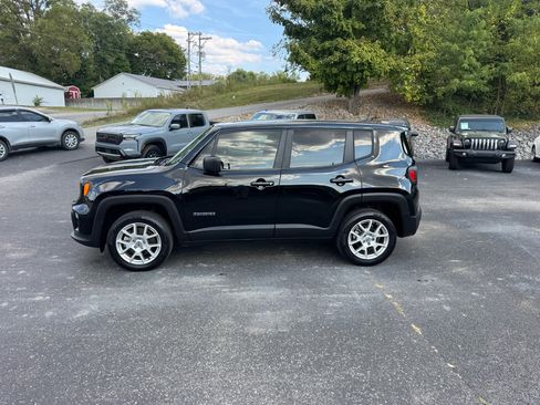Used 2023 Jeep Renegade Latitude image 2