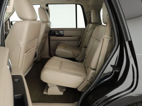 Used 2017 Lincoln Navigator Select image 10