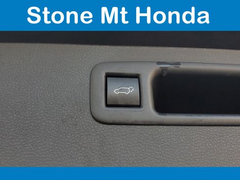 Used 2023 Toyota Highlander XLE FWD image 11