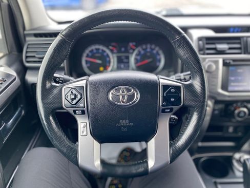 Used 2018 Toyota 4Runner SR5 AWD/4WD image 28