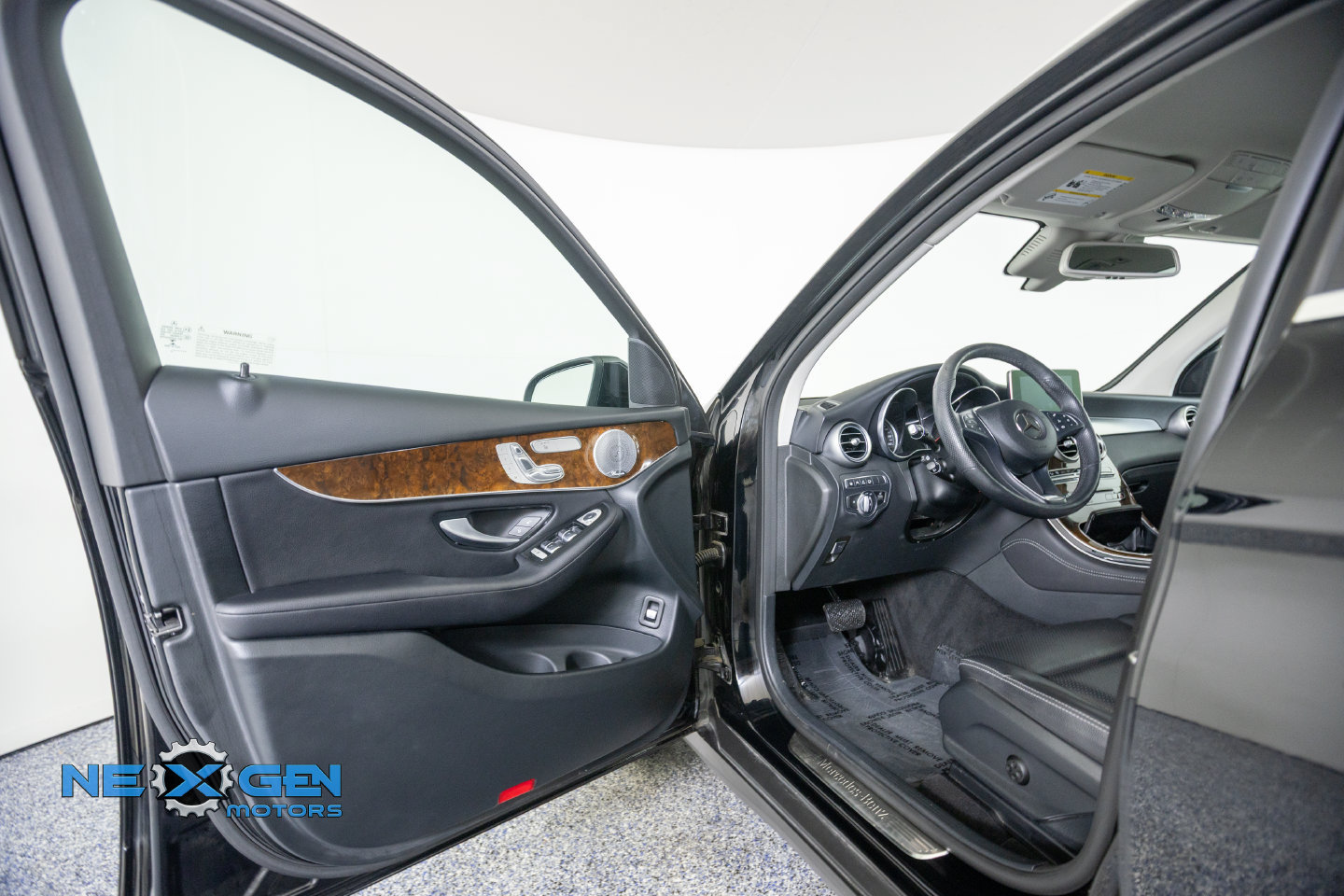 Used 2019 Mercedes-Benz GLC 300 4MATIC image 10