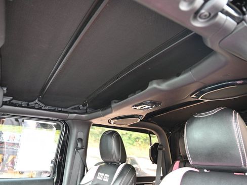 Used 2018 Jeep Wrangler Sport AWD/4WD image 12