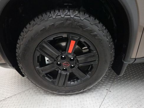 Used 2025 Nissan Rogue SV AWD/4WD image 27