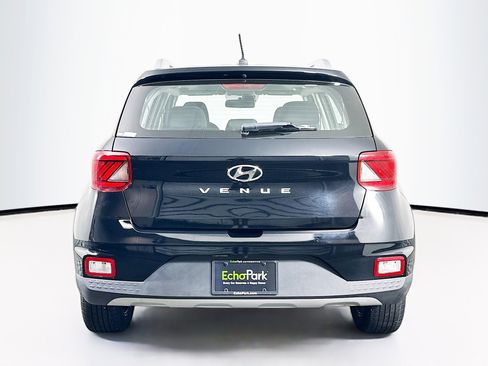 Used 2024 Hyundai Venue SEL image 7