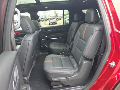 Used 2024 Chevrolet Traverse RS image 52