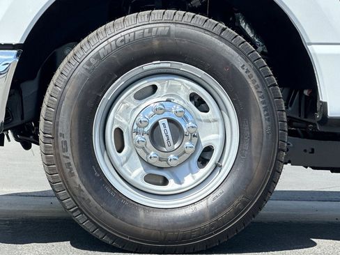 New 2026 Ford F250 XL w/ XL Chrome Package RWD image 22
