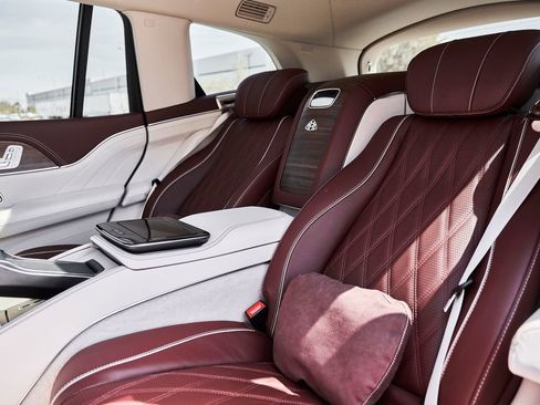Used 2026 Mercedes-Benz Maybach GLS 600 4MATIC image 43