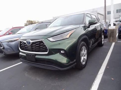 Used 2023 Toyota Highlander LE image 1