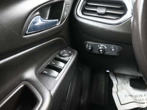 Used 2020 Chevrolet Equinox LT w/ Midnight Edition image 33