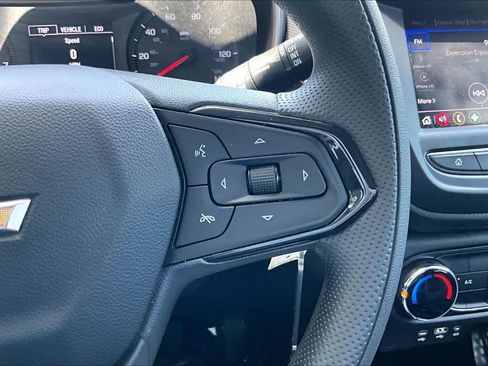Used 2023 Chevrolet TrailBlazer LS FWD image 25