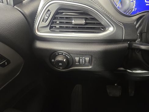 Certified 2024 Chrysler Pacifica Limited w/ S Appearance Package FWD image 31