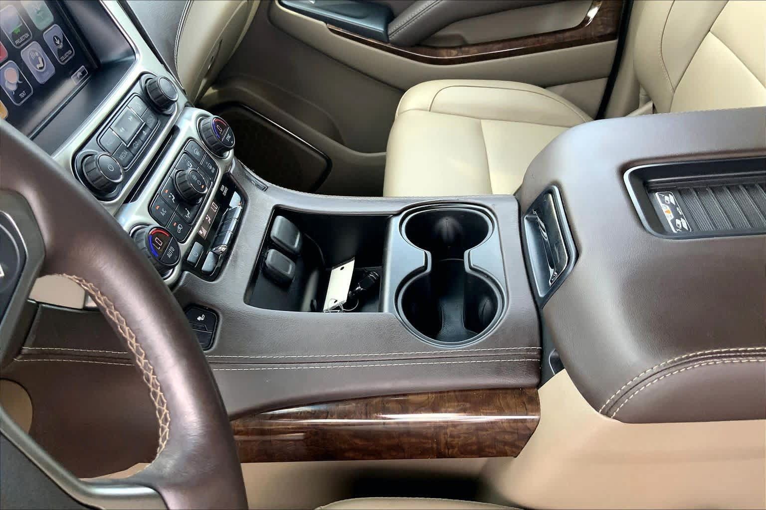 Used 2017 Chevrolet Suburban LT w/ Luxury Package AWD/4WD image 17