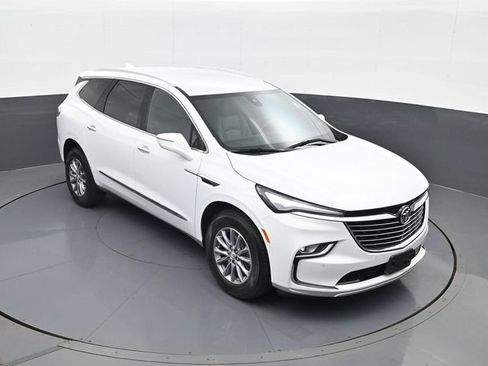 Used 2023 Buick Enclave Essence AWD/4WD image 16