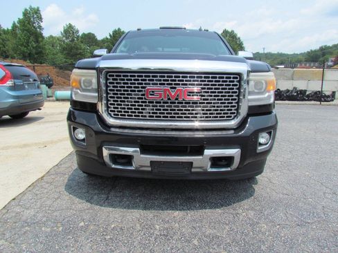 Used 2015 GMC Sierra 2500 Denali w/ Duramax Plus Package AWD/4WD image 8