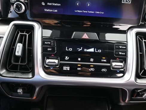 Used 2023 Kia Sorento EX w/ Panoramic Sunroof Package FWD image 27