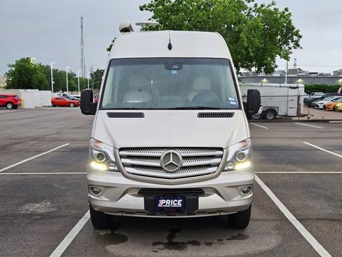 Used 2017 Mercedes-Benz Sprinter 3500 image 3