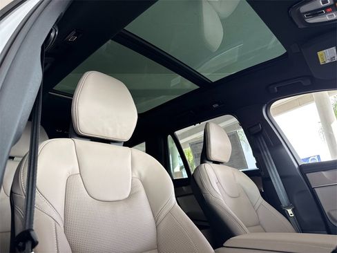 New 2026 Volvo XC90 B6 Ultra image 17